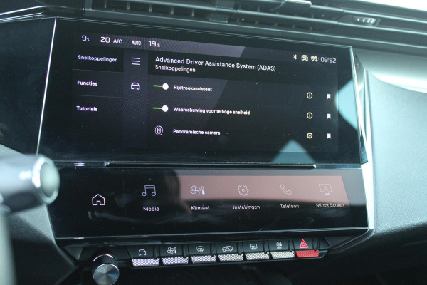 Peugeot 308 SW 1.6 Plug-in Hybrid 180PK GT | PANORAMISCH SCHUIF/KANTEL DAK | TREKHAAK | ALCANTARA BEKLEDING MET EEN ELEKTRISCH BEDIENBARE BESTUURDERSSTOEL | 18" LICHTMETALEN VELGEN "PORTLAND" | FOCAL AUDIO SYSTEM | STOEL/STUUR VERWARMING | NAVIGATIE | DRAADLOZE APPLE CARPLAY/ANDROID AUTO | DRAADLOZE TELEFOONLADER | PARKEERSENSOREN VOOR + ACHTER | ACHTERUITRIJ CAMERA | ELEKTRISCH BEDIENBARE ACHTERKLEP |