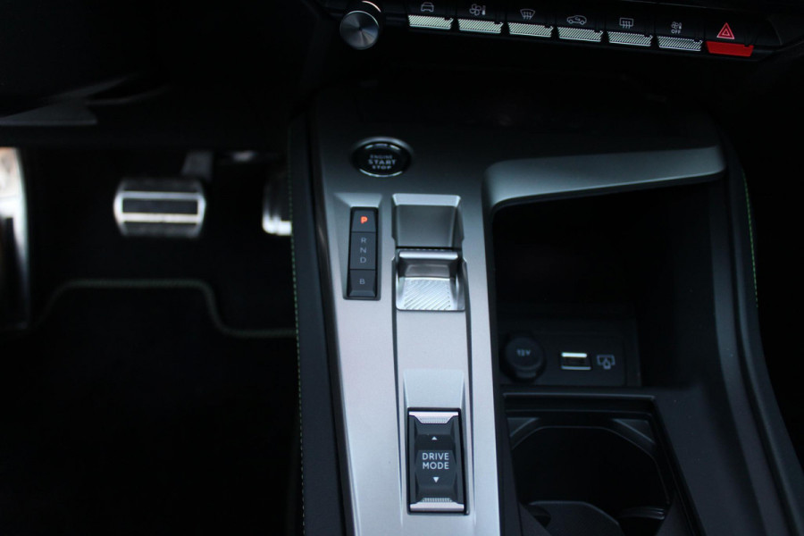 Peugeot 308 SW 1.6 Plug-in Hybrid 180PK GT | PANORAMISCH SCHUIF/KANTEL DAK | TREKHAAK | ALCANTARA BEKLEDING MET EEN ELEKTRISCH BEDIENBARE BESTUURDERSSTOEL | 18" LICHTMETALEN VELGEN "PORTLAND" | FOCAL AUDIO SYSTEM | STOEL/STUUR VERWARMING | NAVIGATIE | DRAADLOZE APPLE CARPLAY/ANDROID AUTO | DRAADLOZE TELEFOONLADER | PARKEERSENSOREN VOOR + ACHTER | ACHTERUITRIJ CAMERA | ELEKTRISCH BEDIENBARE ACHTERKLEP |