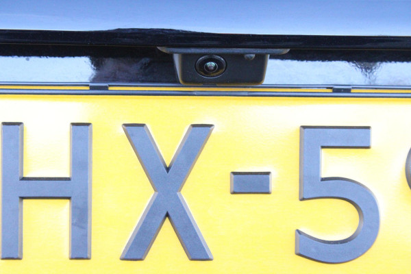 Peugeot 308 1.6 Plug-in Hybrid 180PK GT | PANORAMISCH SCHUIF/KANTEL DAK | 18" LICHTMETALEN VELGEN "PORTLAND" | ALCANTARA INTERIEUR | ELEKTRISCH BEDIENBARE BESTUURDERSSTOEL MET GEHEUGENFUNCTIE | STOEL/STUUR VERWARMING | 360° CAMERA | FOCAL AUDIO SYSTEM | PARKEERSENSOREN VOOR EN ACHTER | CLIMATE CONTROL | ADAPTIVE CRUISE CONTROL | KEYLESS ENTRY/START | DRAADLOZE APPLE CARPLAY/ANDROID AUTO | DRAADLOZE TELEFOONLADER | NAVIGATIE |