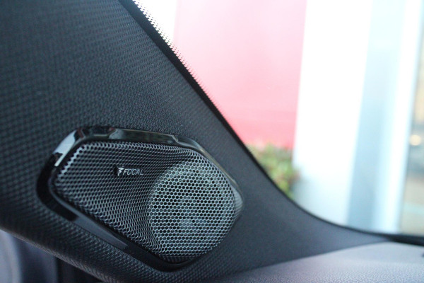 Peugeot 308 1.6 Plug-in Hybrid 180PK GT | PANORAMISCH SCHUIF/KANTEL DAK | 18" LICHTMETALEN VELGEN "PORTLAND" | ALCANTARA INTERIEUR | ELEKTRISCH BEDIENBARE BESTUURDERSSTOEL MET GEHEUGENFUNCTIE | STOEL/STUUR VERWARMING | 360° CAMERA | FOCAL AUDIO SYSTEM | PARKEERSENSOREN VOOR EN ACHTER | CLIMATE CONTROL | ADAPTIVE CRUISE CONTROL | KEYLESS ENTRY/START | DRAADLOZE APPLE CARPLAY/ANDROID AUTO | DRAADLOZE TELEFOONLADER | NAVIGATIE |