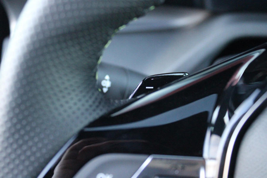 Peugeot 308 1.6 Plug-in Hybrid 180PK GT | PANORAMISCH SCHUIF/KANTEL DAK | 18" LICHTMETALEN VELGEN "PORTLAND" | ALCANTARA INTERIEUR | ELEKTRISCH BEDIENBARE BESTUURDERSSTOEL MET GEHEUGENFUNCTIE | STOEL/STUUR VERWARMING | 360° CAMERA | FOCAL AUDIO SYSTEM | PARKEERSENSOREN VOOR EN ACHTER | CLIMATE CONTROL | ADAPTIVE CRUISE CONTROL | KEYLESS ENTRY/START | DRAADLOZE APPLE CARPLAY/ANDROID AUTO | DRAADLOZE TELEFOONLADER | NAVIGATIE |