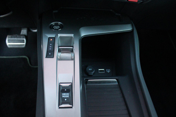 Peugeot 308 1.6 Plug-in Hybrid 180PK GT | PANORAMISCH SCHUIF/KANTEL DAK | 18" LICHTMETALEN VELGEN "PORTLAND" | ALCANTARA INTERIEUR | ELEKTRISCH BEDIENBARE BESTUURDERSSTOEL MET GEHEUGENFUNCTIE | STOEL/STUUR VERWARMING | 360° CAMERA | FOCAL AUDIO SYSTEM | PARKEERSENSOREN VOOR EN ACHTER | CLIMATE CONTROL | ADAPTIVE CRUISE CONTROL | KEYLESS ENTRY/START | DRAADLOZE APPLE CARPLAY/ANDROID AUTO | DRAADLOZE TELEFOONLADER | NAVIGATIE |