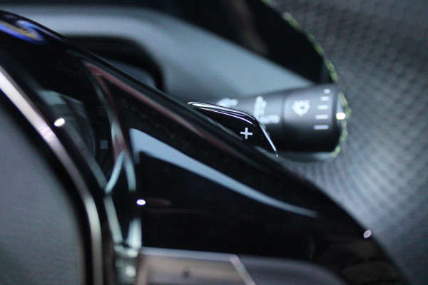 Peugeot 308 1.6 Plug-in Hybrid 180PK GT | PANORAMISCH SCHUIF/KANTEL DAK | 18" LICHTMETALEN VELGEN "PORTLAND" | ALCANTARA INTERIEUR | ELEKTRISCH BEDIENBARE BESTUURDERSSTOEL MET GEHEUGENFUNCTIE | STOEL/STUUR VERWARMING | 360° CAMERA | FOCAL AUDIO SYSTEM | PARKEERSENSOREN VOOR EN ACHTER | CLIMATE CONTROL | ADAPTIVE CRUISE CONTROL | KEYLESS ENTRY/START | DRAADLOZE APPLE CARPLAY/ANDROID AUTO | DRAADLOZE TELEFOONLADER | NAVIGATIE |
