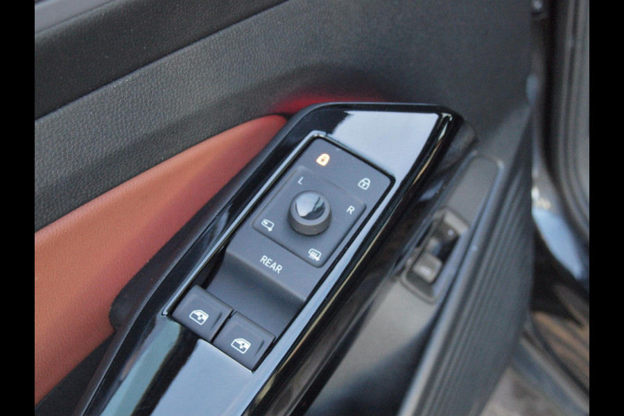 Volkswagen ID.4 First Max 77 kWh | Panoramadak | Head-Up Display | 360 Camera | Sfeerverlichting | Apple Carplay