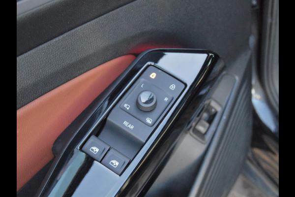 Volkswagen ID.4 First Max 77 kWh | Panoramadak | Head-Up Display | 360 Camera | Sfeerverlichting | Apple Carplay