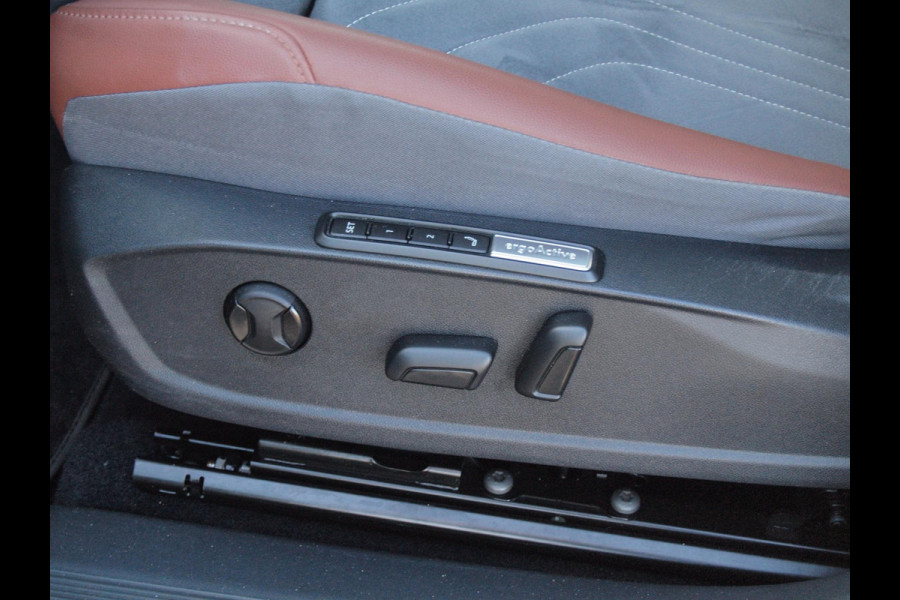 Volkswagen ID.4 First Max 77 kWh | Panoramadak | Head-Up Display | 360 Camera | Sfeerverlichting | Apple Carplay