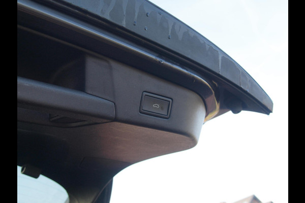 Volkswagen ID.4 First Max 77 kWh | Panoramadak | Head-Up Display | 360 Camera | Sfeerverlichting | Apple Carplay