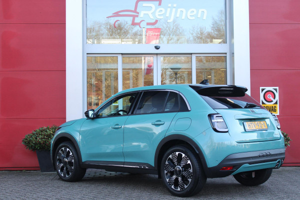 Fiat 600 1.2 HYbrid 110PK LA PRIMA | ELEKTRISCH VERSTELBARE BESTUURDERSTOEL MET MASSAGEFUNCTIE | NAVIGATIE | DODEHOEK DETECTIE | ELEKTRISCHE ACHTERKLEP | LEDKOPLAMPEN-MISTLAMPEN | LED ACHTERLICHTEN | PACK COMFORT: ACHTERUITRIJCAMERA / PARKEERSENSOREN VOOR-ACHTER / DRAADLOOS TELEFOONLADEN / DRAADLOOS APPLE CARPLAY - ANDROID AUTO / KEYLESS ENTRY-START / AUDIOSYSTEEM MET 6 SPEAKERS | WINTER PACK: VERWARMBARE VOORSTOELEN / VERWARMBARE VOORSTOELEN | 18"LICHTMETALEN VELGEN TWO-TONE | EXTRA GETINTE ACHTERRUITEN | CLIMATE CONTROL |