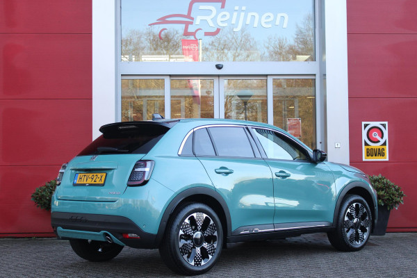 Fiat 600 1.2 HYbrid 110PK LA PRIMA | ELEKTRISCH VERSTELBARE BESTUURDERSTOEL MET MASSAGEFUNCTIE | NAVIGATIE | DODEHOEK DETECTIE | ELEKTRISCHE ACHTERKLEP | LEDKOPLAMPEN-MISTLAMPEN | LED ACHTERLICHTEN | PACK COMFORT: ACHTERUITRIJCAMERA / PARKEERSENSOREN VOOR-ACHTER / DRAADLOOS TELEFOONLADEN / DRAADLOOS APPLE CARPLAY - ANDROID AUTO / KEYLESS ENTRY-START / AUDIOSYSTEEM MET 6 SPEAKERS | WINTER PACK: VERWARMBARE VOORSTOELEN / VERWARMBARE VOORSTOELEN | 18"LICHTMETALEN VELGEN TWO-TONE | EXTRA GETINTE ACHTERRUITEN | CLIMATE CONTROL |