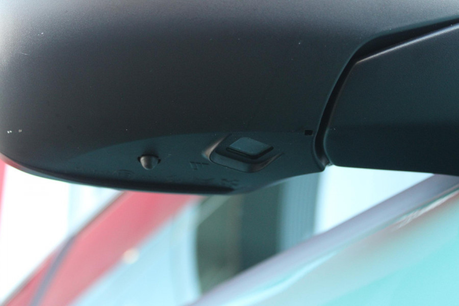 Fiat 600 1.2 HYbrid 110PK LA PRIMA | ELEKTRISCH VERSTELBARE BESTUURDERSTOEL MET MASSAGEFUNCTIE | NAVIGATIE | DODEHOEK DETECTIE | ELEKTRISCHE ACHTERKLEP | LEDKOPLAMPEN-MISTLAMPEN | LED ACHTERLICHTEN | PACK COMFORT: ACHTERUITRIJCAMERA / PARKEERSENSOREN VOOR-ACHTER / DRAADLOOS TELEFOONLADEN / DRAADLOOS APPLE CARPLAY - ANDROID AUTO / KEYLESS ENTRY-START / AUDIOSYSTEEM MET 6 SPEAKERS | WINTER PACK: VERWARMBARE VOORSTOELEN / VERWARMBARE VOORSTOELEN | 18"LICHTMETALEN VELGEN TWO-TONE | EXTRA GETINTE ACHTERRUITEN | CLIMATE CONTROL |