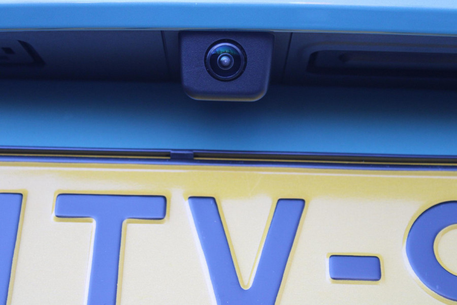 Fiat 600 1.2 HYbrid 110PK LA PRIMA | ELEKTRISCH VERSTELBARE BESTUURDERSTOEL MET MASSAGEFUNCTIE | NAVIGATIE | DODEHOEK DETECTIE | ELEKTRISCHE ACHTERKLEP | LEDKOPLAMPEN-MISTLAMPEN | LED ACHTERLICHTEN | PACK COMFORT: ACHTERUITRIJCAMERA / PARKEERSENSOREN VOOR-ACHTER / DRAADLOOS TELEFOONLADEN / DRAADLOOS APPLE CARPLAY - ANDROID AUTO / KEYLESS ENTRY-START / AUDIOSYSTEEM MET 6 SPEAKERS | WINTER PACK: VERWARMBARE VOORSTOELEN / VERWARMBARE VOORSTOELEN | 18"LICHTMETALEN VELGEN TWO-TONE | EXTRA GETINTE ACHTERRUITEN | CLIMATE CONTROL |