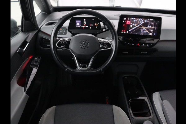 Volkswagen ID.3 First Plus 58 kWh | Trekhaak | Stoel & stuurverwarming | Camera | Adaptive cruise | Sfeerverlichting | Carplay | Matrix LED | Parkeerhulp | Climate control