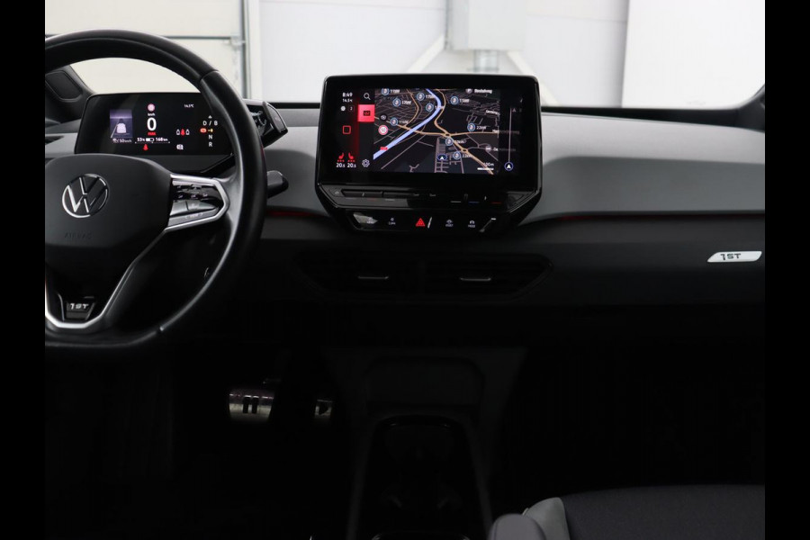 Volkswagen ID.3 First Plus 58 kWh | Trekhaak | Stoel & stuurverwarming | Camera | Adaptive cruise | Sfeerverlichting | Carplay | Matrix LED | Parkeerhulp | Climate control