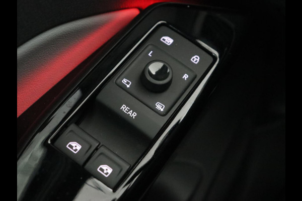 Volkswagen ID.3 First Plus 58 kWh | Trekhaak | Stoel & stuurverwarming | Camera | Adaptive cruise | Sfeerverlichting | Carplay | Matrix LED | Parkeerhulp | Climate control