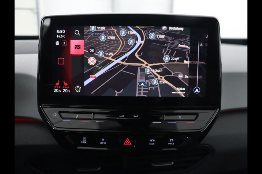 Volkswagen ID.3 First Plus 58 kWh | Trekhaak | Stoel & stuurverwarming | Camera | Adaptive cruise | Sfeerverlichting | Carplay | Matrix LED | Parkeerhulp | Climate control