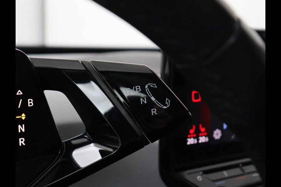 Volkswagen ID.3 First Plus 58 kWh | Trekhaak | Stoel & stuurverwarming | Camera | Adaptive cruise | Sfeerverlichting | Carplay | Matrix LED | Parkeerhulp | Climate control