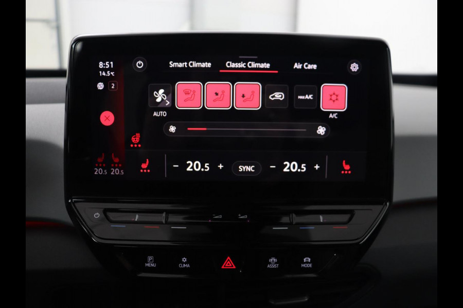 Volkswagen ID.3 First Plus 58 kWh | Trekhaak | Stoel & stuurverwarming | Camera | Adaptive cruise | Sfeerverlichting | Carplay | Matrix LED | Parkeerhulp | Climate control