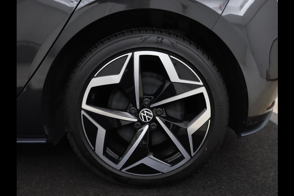 Volkswagen ID.3 First Plus 58 kWh | Trekhaak | Stoel & stuurverwarming | Camera | Adaptive cruise | Sfeerverlichting | Carplay | Matrix LED | Parkeerhulp | Climate control