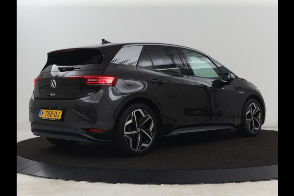 Volkswagen ID.3 First Plus 58 kWh | Trekhaak | Stoel & stuurverwarming | Camera | Adaptive cruise | Sfeerverlichting | Carplay | Matrix LED | Parkeerhulp | Climate control