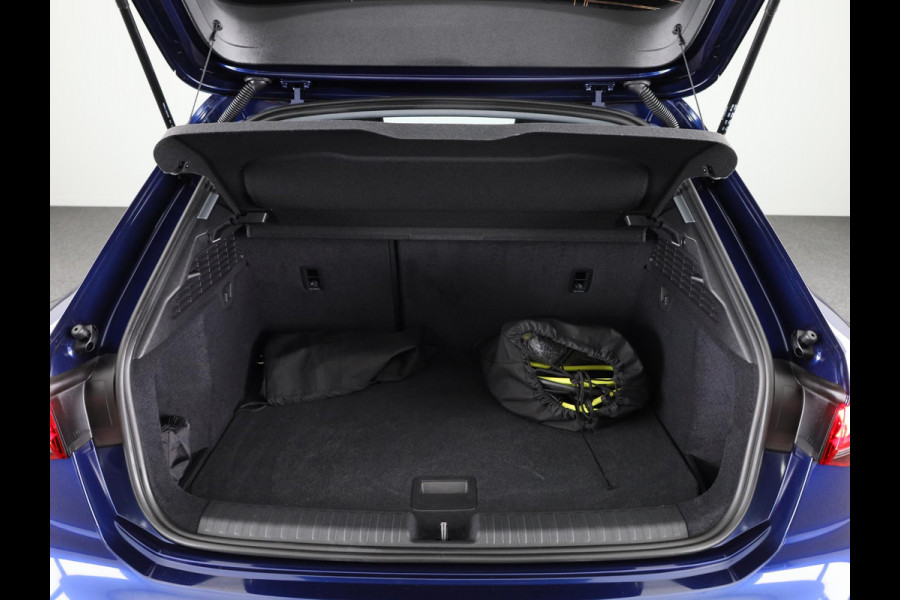 Audi A3 Sportback 40 TFSI e Advanced edition 204pk | Verlengde garantie | Navigatie | Extra getint glas | Verwarmbare voorstoelen