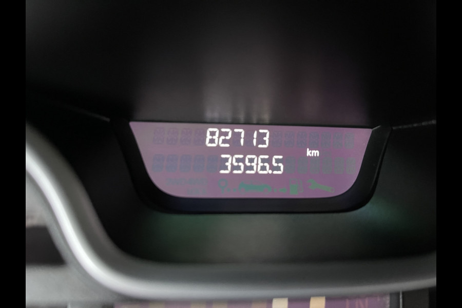 Renault Trafic 2.0 dCi 120pk T29 L2H1 Work Edition / vaste prijs rijklaar € 17.950 ex btw / lease vanaf € 302 / zwart metallic / ingerichte laadruimte / camera / airco / cruise / trekhaak !