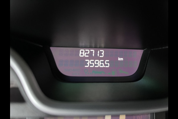 Renault Trafic 2.0 dCi 120pk T29 L2H1 Work Edition / vaste prijs rijklaar € 17.950 ex btw / lease vanaf € 302 / zwart metallic / ingerichte laadruimte / camera / airco / cruise / trekhaak !