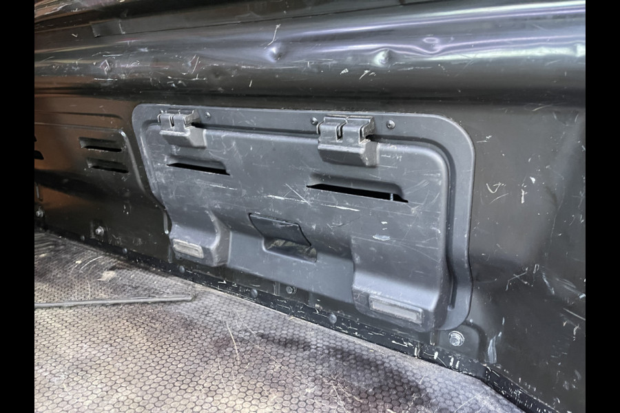 Renault Trafic 2.0 dCi 120pk T29 L2H1 Work Edition / vaste prijs rijklaar € 17.950 ex btw / lease vanaf € 302 / zwart metallic / ingerichte laadruimte / camera / airco / cruise / trekhaak !