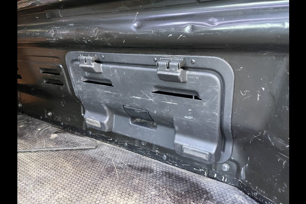 Renault Trafic 2.0 dCi 120pk T29 L2H1 Work Edition / vaste prijs rijklaar € 17.950 ex btw / lease vanaf € 302 / zwart metallic / ingerichte laadruimte / camera / airco / cruise / trekhaak !