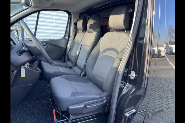 Renault Trafic 2.0 dCi 120pk T29 L2H1 Work Edition / vaste prijs rijklaar € 17.950 ex btw / lease vanaf € 302 / zwart metallic / ingerichte laadruimte / camera / airco / cruise / trekhaak !