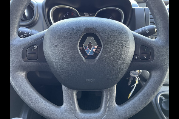 Renault Trafic 2.0 dCi 120pk T29 L2H1 Work Edition / vaste prijs rijklaar € 17.950 ex btw / lease vanaf € 302 / zwart metallic / ingerichte laadruimte / camera / airco / cruise / trekhaak !