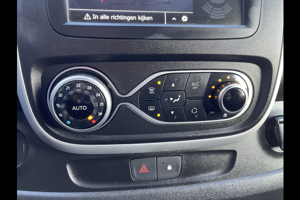 Renault Trafic 2.0 dCi 120pk T29 L2H1 Work Edition / vaste prijs rijklaar € 17.950 ex btw / lease vanaf € 302 / zwart metallic / ingerichte laadruimte / camera / airco / cruise / trekhaak !