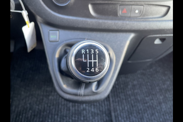 Renault Trafic 2.0 dCi 120pk T29 L2H1 Work Edition / vaste prijs rijklaar € 17.950 ex btw / lease vanaf € 302 / zwart metallic / ingerichte laadruimte / camera / airco / cruise / trekhaak !