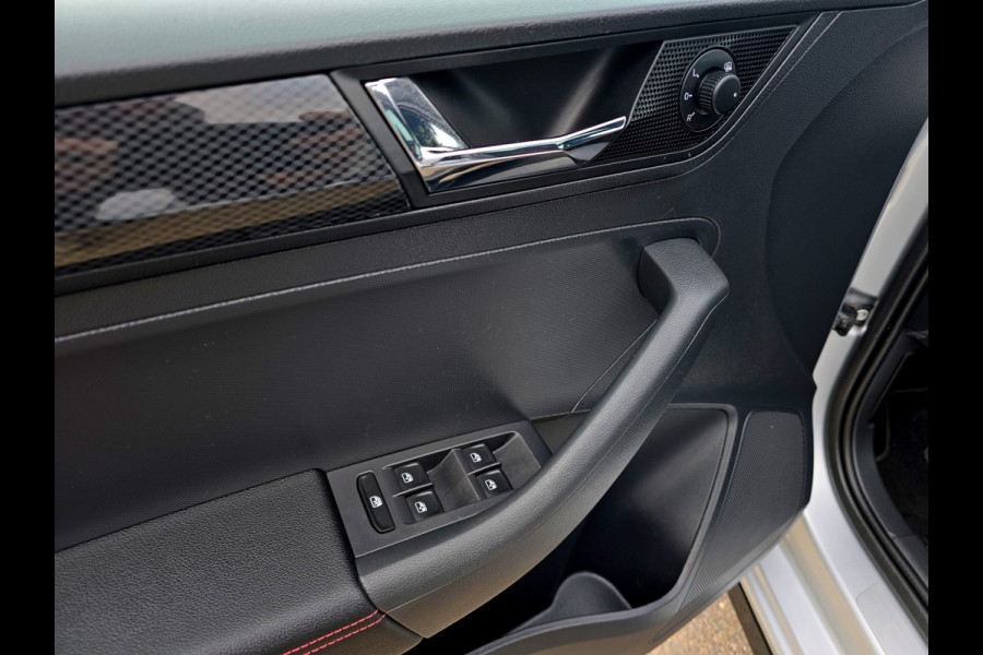 Volkswagen Golf Skoda Rapid Sportback 1.0 TSI Greentech Clever - 110 Pk - Euro 6 - AUTOMAAT - Navi - PDC V+A