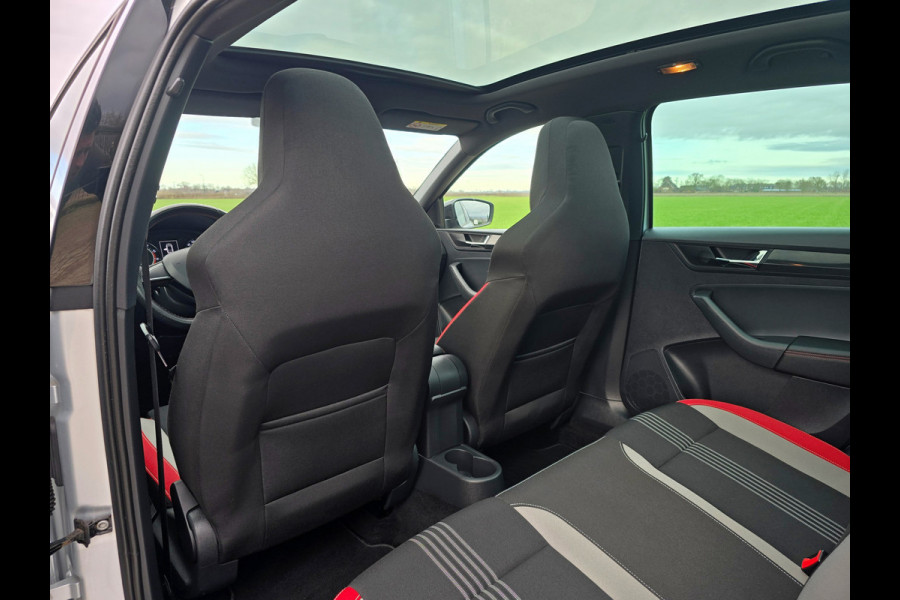 Volkswagen Golf Skoda Rapid Sportback 1.0 TSI Greentech Clever - 110 Pk - Euro 6 - AUTOMAAT - Navi - PDC V+A