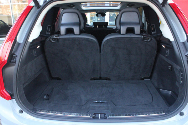 Volvo XC90 2.0 T8 455PK RECHARGE AWD ULTIMATE DARK | LUCHTVERING | PANORAMISCH SCHUIF / KANTELDAK | ELEKTRISCH UITKLAPBARE TREKHAAK | HEAD-UP DISPLAY | NAVIGATIE VIA GOOGLE-MAPS | ELEKTRISCH VERSTELBARE VOOR STOELEN MET GEHEUGEN | VOORSTOELEN VERWARMBAAR | ACHTERBANK VERWARMBAAR | 360° CAMERA | HARMAN / KARDON PREMIUM AUDIO SYSTEEM | APPLE CARPLAY / ANDROID-AUTO | KEYLESS ENTRY / START | STANDKACHEL | EXTRA GETINTE ACHTER RUITEN | VERDUISTERINGS GORDIJNEN ACHTER PORTIEREN | KINDERVERHOGING ACHTERBANK | ELEKTRISCHE ACHTERKLEP MET SENSOR |