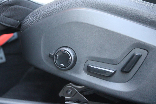 Volvo XC90 2.0 T8 455PK RECHARGE AWD ULTIMATE DARK | LUCHTVERING | PANORAMISCH SCHUIF / KANTELDAK | ELEKTRISCH UITKLAPBARE TREKHAAK | HEAD-UP DISPLAY | NAVIGATIE VIA GOOGLE-MAPS | ELEKTRISCH VERSTELBARE VOOR STOELEN MET GEHEUGEN | VOORSTOELEN VERWARMBAAR | ACHTERBANK VERWARMBAAR | 360° CAMERA | HARMAN / KARDON PREMIUM AUDIO SYSTEEM | APPLE CARPLAY / ANDROID-AUTO | KEYLESS ENTRY / START | STANDKACHEL | EXTRA GETINTE ACHTER RUITEN | VERDUISTERINGS GORDIJNEN ACHTER PORTIEREN | KINDERVERHOGING ACHTERBANK | ELEKTRISCHE ACHTERKLEP MET SENSOR |
