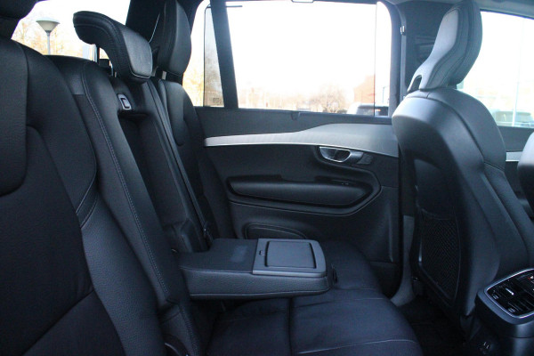 Volvo XC90 2.0 T8 455PK RECHARGE AWD ULTIMATE DARK | LUCHTVERING | PANORAMISCH SCHUIF / KANTELDAK | ELEKTRISCH UITKLAPBARE TREKHAAK | HEAD-UP DISPLAY | NAVIGATIE VIA GOOGLE-MAPS | ELEKTRISCH VERSTELBARE VOOR STOELEN MET GEHEUGEN | VOORSTOELEN VERWARMBAAR | ACHTERBANK VERWARMBAAR | 360° CAMERA | HARMAN / KARDON PREMIUM AUDIO SYSTEEM | APPLE CARPLAY / ANDROID-AUTO | KEYLESS ENTRY / START | STANDKACHEL | EXTRA GETINTE ACHTER RUITEN | VERDUISTERINGS GORDIJNEN ACHTER PORTIEREN | KINDERVERHOGING ACHTERBANK | ELEKTRISCHE ACHTERKLEP MET SENSOR |