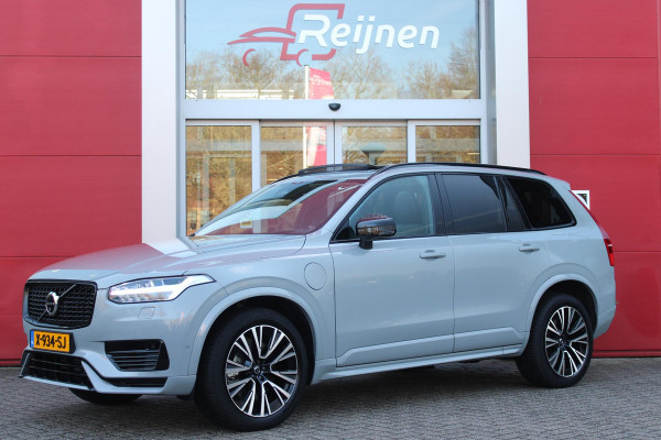 Volvo XC90 2.0 T8 455PK RECHARGE AWD ULTIMATE DARK | LUCHTVERING | PANORAMISCH SCHUIF / KANTELDAK | ELEKTRISCH UITKLAPBARE TREKHAAK | HEAD-UP DISPLAY | NAVIGATIE VIA GOOGLE-MAPS | ELEKTRISCH VERSTELBARE VOOR STOELEN MET GEHEUGEN | VOORSTOELEN VERWARMBAAR | ACHTERBANK VERWARMBAAR | 360° CAMERA | HARMAN / KARDON PREMIUM AUDIO SYSTEEM | APPLE CARPLAY / ANDROID-AUTO | KEYLESS ENTRY / START | STANDKACHEL | EXTRA GETINTE ACHTER RUITEN | VERDUISTERINGS GORDIJNEN ACHTER PORTIEREN | KINDERVERHOGING ACHTERBANK | ELEKTRISCHE ACHTERKLEP MET SENSOR |