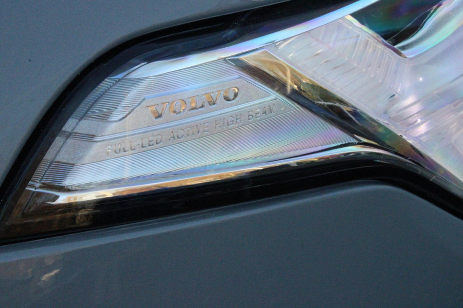 Volvo XC90 2.0 T8 455PK RECHARGE AWD ULTIMATE DARK | LUCHTVERING | PANORAMISCH SCHUIF / KANTELDAK | ELEKTRISCH UITKLAPBARE TREKHAAK | HEAD-UP DISPLAY | NAVIGATIE VIA GOOGLE-MAPS | ELEKTRISCH VERSTELBARE VOOR STOELEN MET GEHEUGEN | VOORSTOELEN VERWARMBAAR | ACHTERBANK VERWARMBAAR | 360° CAMERA | HARMAN / KARDON PREMIUM AUDIO SYSTEEM | APPLE CARPLAY / ANDROID-AUTO | KEYLESS ENTRY / START | STANDKACHEL | EXTRA GETINTE ACHTER RUITEN | VERDUISTERINGS GORDIJNEN ACHTER PORTIEREN | KINDERVERHOGING ACHTERBANK | ELEKTRISCHE ACHTERKLEP MET SENSOR |