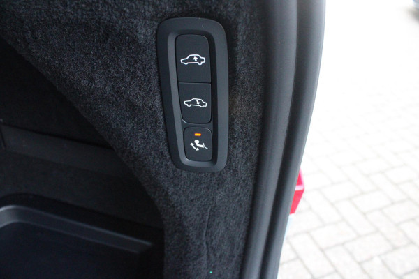 Volvo XC90 2.0 T8 455PK RECHARGE AWD ULTIMATE DARK | LUCHTVERING | PANORAMISCH SCHUIF / KANTELDAK | ELEKTRISCH UITKLAPBARE TREKHAAK | HEAD-UP DISPLAY | NAVIGATIE VIA GOOGLE-MAPS | ELEKTRISCH VERSTELBARE VOOR STOELEN MET GEHEUGEN | VOORSTOELEN VERWARMBAAR | ACHTERBANK VERWARMBAAR | 360° CAMERA | HARMAN / KARDON PREMIUM AUDIO SYSTEEM | APPLE CARPLAY / ANDROID-AUTO | KEYLESS ENTRY / START | STANDKACHEL | EXTRA GETINTE ACHTER RUITEN | VERDUISTERINGS GORDIJNEN ACHTER PORTIEREN | KINDERVERHOGING ACHTERBANK | ELEKTRISCHE ACHTERKLEP MET SENSOR |