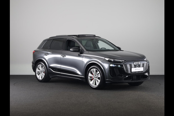 Audi Q6 e-tron S edition 83Kwh 252 pk SUV | Tech pakket plus | Glazen panoramadak | Lederen bekleding | Rode remzadels |