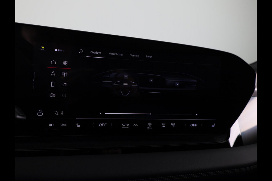 Audi Q6 e-tron S edition 83Kwh 252 pk SUV | Tech pakket plus | Glazen panoramadak | Lederen bekleding | Rode remzadels |