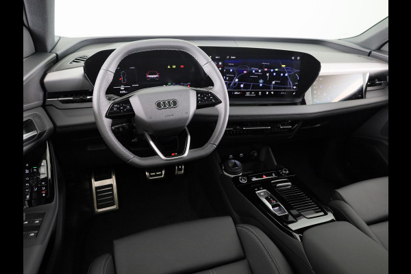 Audi Q6 e-tron S edition 83Kwh 252 pk SUV | Tech pakket plus | Glazen panoramadak | Lederen bekleding | Rode remzadels |