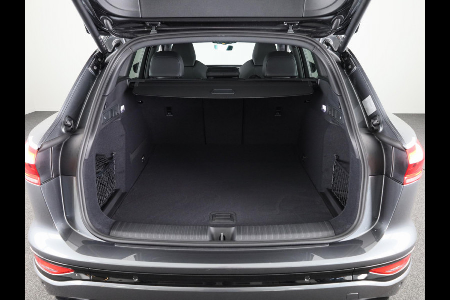 Audi Q6 e-tron S edition 83Kwh 252 pk SUV | Tech pakket plus | Glazen panoramadak | Lederen bekleding | Rode remzadels |