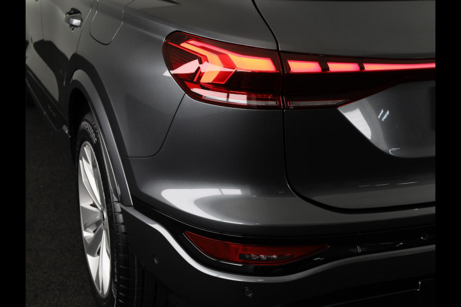 Audi Q6 e-tron S edition 83Kwh 252 pk SUV | Tech pakket plus | Glazen panoramadak | Lederen bekleding | Rode remzadels |