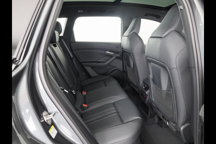 Audi Q6 e-tron S edition 83Kwh 252 pk SUV | Tech pakket plus | Glazen panoramadak | Lederen bekleding | Rode remzadels |