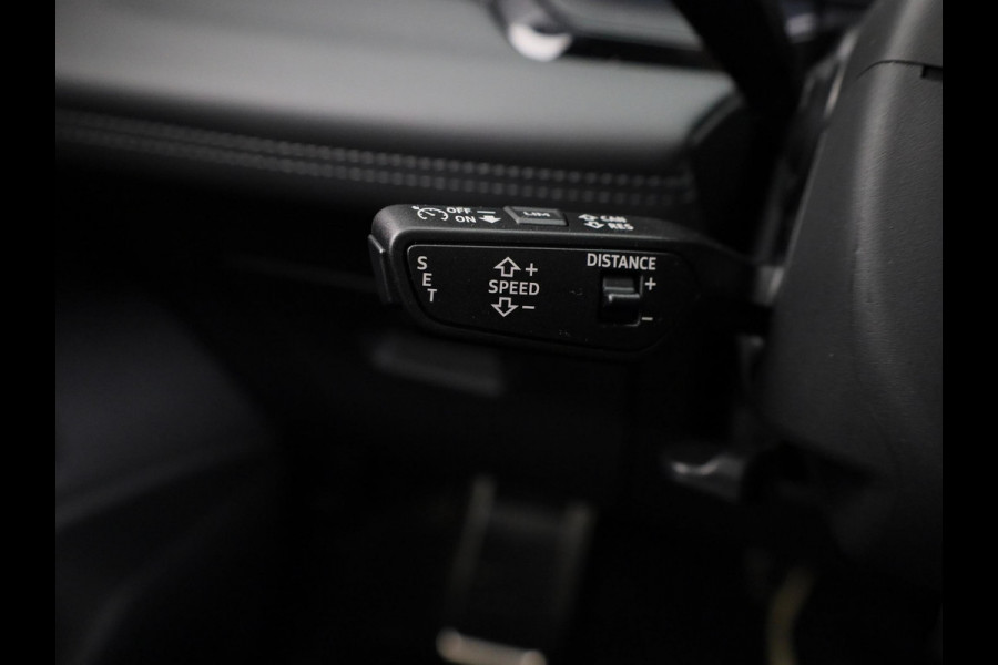 Audi Q6 e-tron S edition 83Kwh 252 pk SUV | Tech pakket plus | Glazen panoramadak | Lederen bekleding | Rode remzadels |