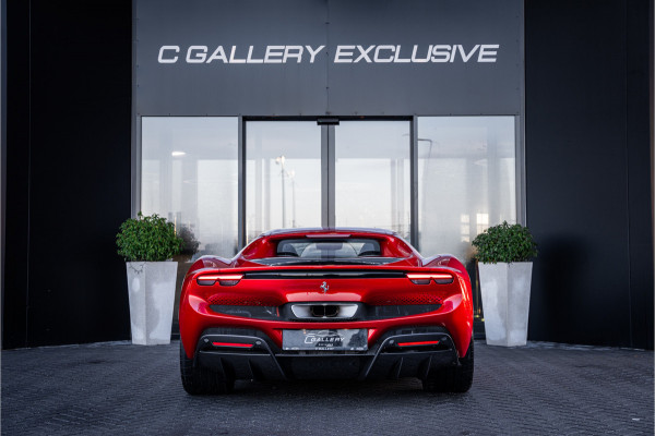 Ferrari 296 GTB 3.0 V6 - Rosso Imola | Origineel NL | Lift | Memory