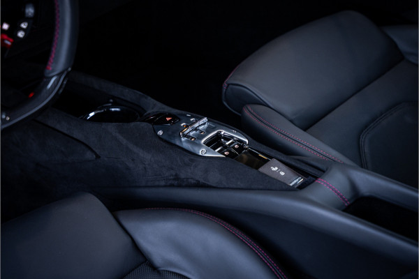 Ferrari 296 GTB 3.0 V6 - Rosso Imola | Origineel NL | Lift | Memory