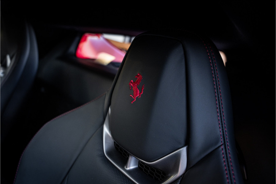 Ferrari 296 GTB 3.0 V6 - Rosso Imola | Origineel NL | Lift | Memory